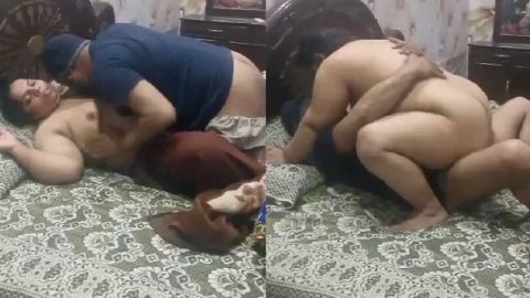 Cheater bhabhi keeps camera before having sex with lover