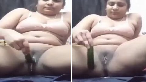 Chubby aunty bald pussy viral masturbation MMS