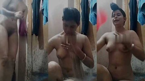 Cute Desi girl bathing nude on cam for lover