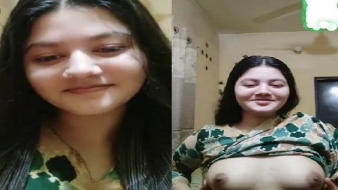 Cute bhabhi on Chamet topless video call FSI sex