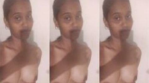 Cute desi college girl boobs show viral clip