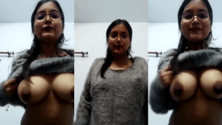 Cute Girl Live Boob Press Show