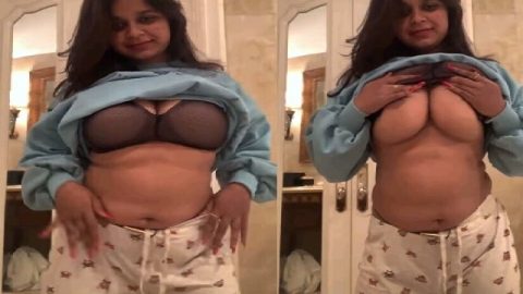 Desi big boobs high class girl topless selfie