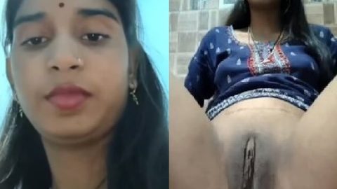 Desi girl rubbing g-spot and fingering in a horny mood