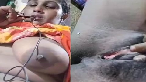 Dirty talking bhabhi showing big boobs and pussy