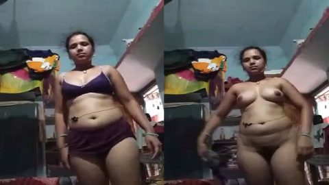 Divorced bhabhi stripping bra and panty viral MMS
