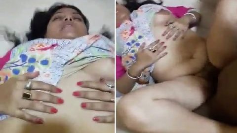 Fat Indian aunty fucked hard by house owner viral MMS