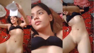 Sexy Indian GF Naked On Bed BF Fingers Her Pussy