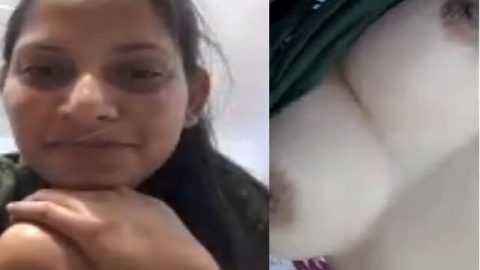 Girlfriend milky boobs show to lover new MMS