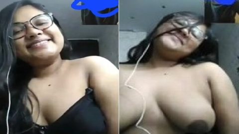 Girlfriend removing bra and viral big boobs show