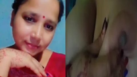 Homely Boudi nude pussy fingering in Bengali sex