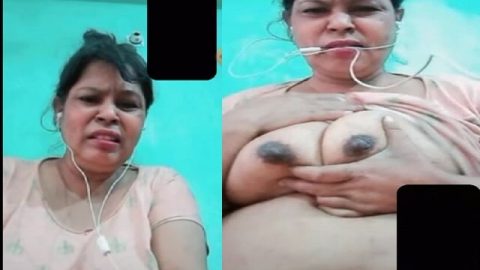 Horny MILF aunty sex chat nude video call recorded