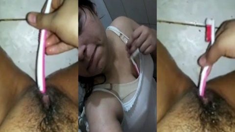 Horny Paki girl masturbating pussy with a toothbrush video