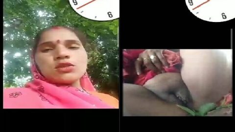 Horny bhabhi viral desi nude video showing pussy