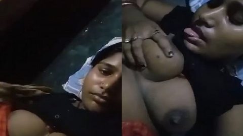 Horny bhabhi xxx Indian viral boobs and pussy play