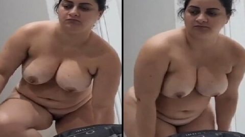 Hot figure bhabhi stripping nude and dress change