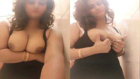 Hot super sexy maal showing her cute boobies