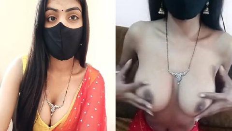 Live streaming cam girl showing sexy round boobs