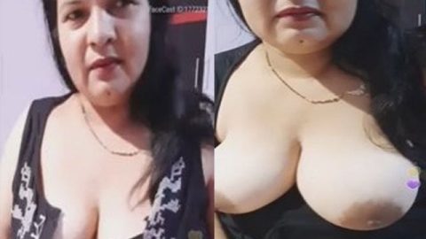 Mature Bhabhi big boobs show on live cam 2