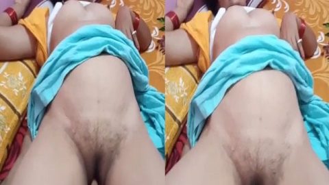 Mature Desi pussy fingering on cam