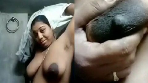 Mature Indian naughty aunty showing her big boobs