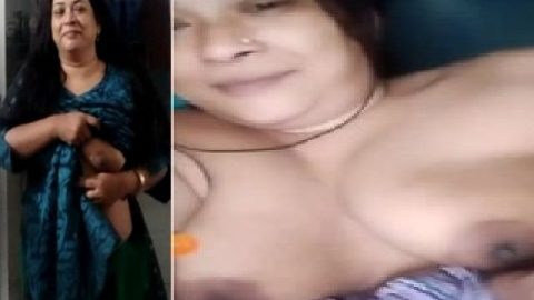 Mature MILF boobs show to secret lover viral MMS