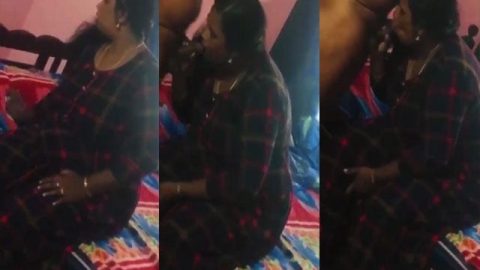 Mature Mallu slut aunty giving blowjob
