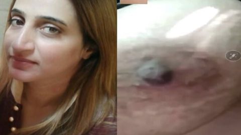 Mature Pakistani MILF boobs show on video call