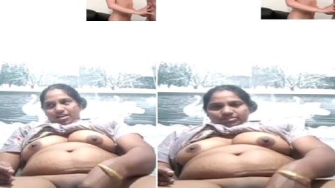 Mature aunty masturbating on live video call sex
