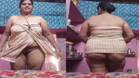 Mature aunty removing towel and viral pussy show