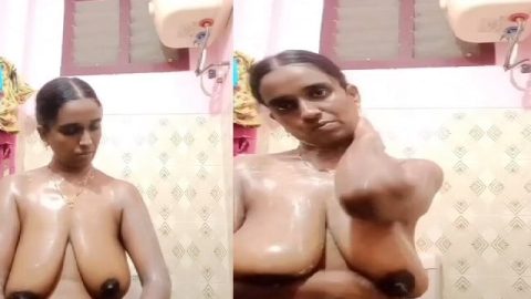 Mature bhabhi nude bath show for secret lover
