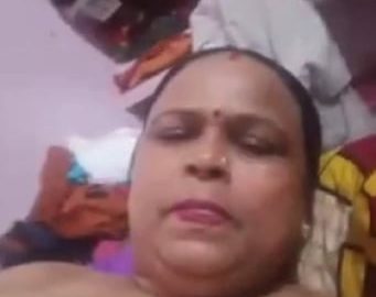 Mature village aunty pussy show on video call