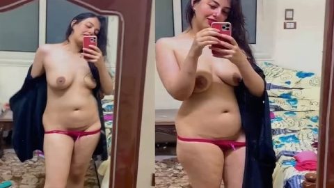 Mirror nude selfie video of hottest Indian girl