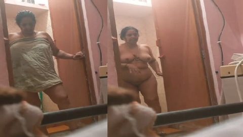 Mom after bath naked from bathroom capture by son