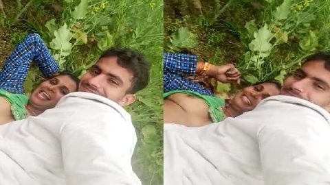 Neighbor Hindi sex bhabhi viral fucking in jungle