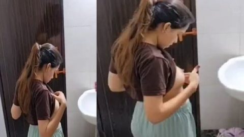 Neighbor girl boobs show before bathing viral MMS