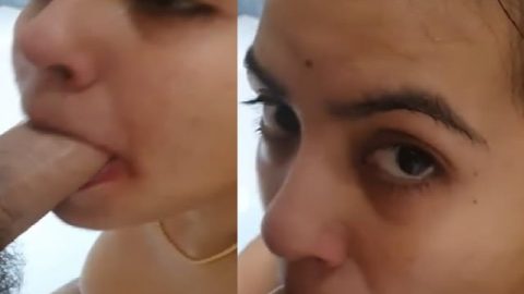 Seductive eyes girlfriend Indian blowjob in nudity