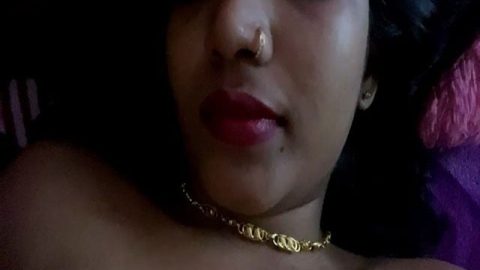 Sexy Bhabhi getting naughty on cam