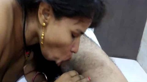 Sexy Dehati blowjob porn video of a lonely Dehati Bhabhi