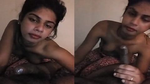 Sexy Indian blowjob girl sucking dick vigorously