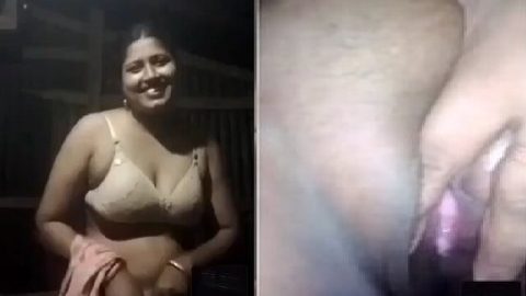 Shy village bhabhi sex pussy exposing viral MMS