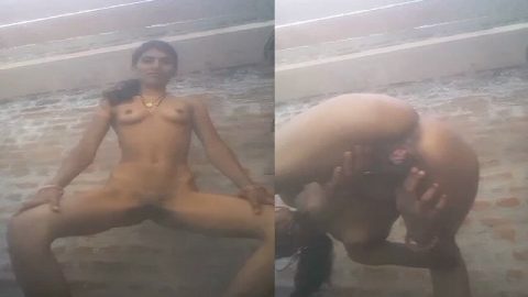 Slim Indian wife new sex mms showing her pussy