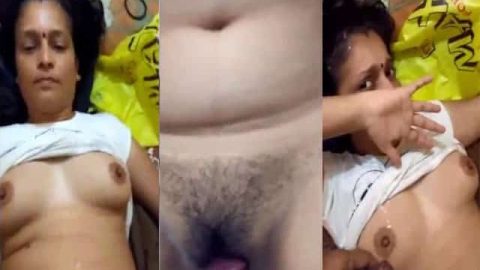 Slut aunty sex with her customer at his home
