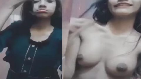 Smiling desi beauty topless for boyfriend