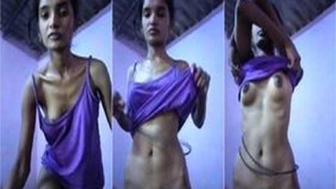 Super skinny Indian girl nude selfie