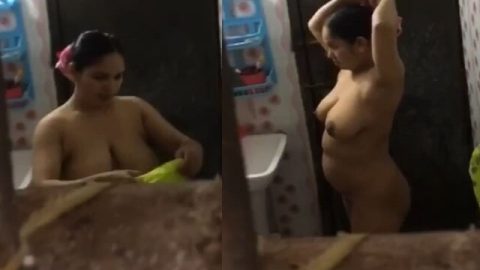 Tanker MILF bathing caught by horny neighbor