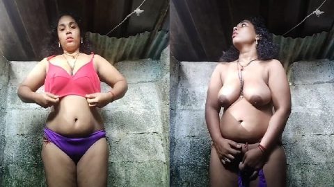 Thick boobs Bengali girl nude in bathroom viral MMS