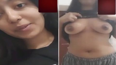 Topless girlfriend vibing boobs show on live