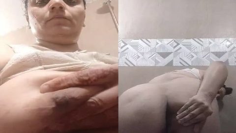 Unsatisfied MILF naked in bathroom viral sex video