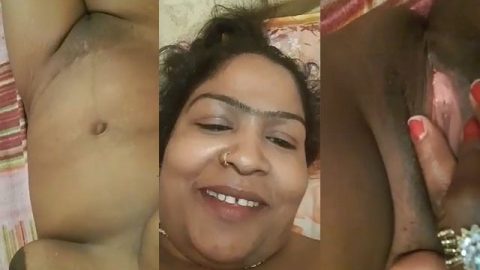 Unsatisfied naughty Bangladeshi Bhabi displaying her nude body
